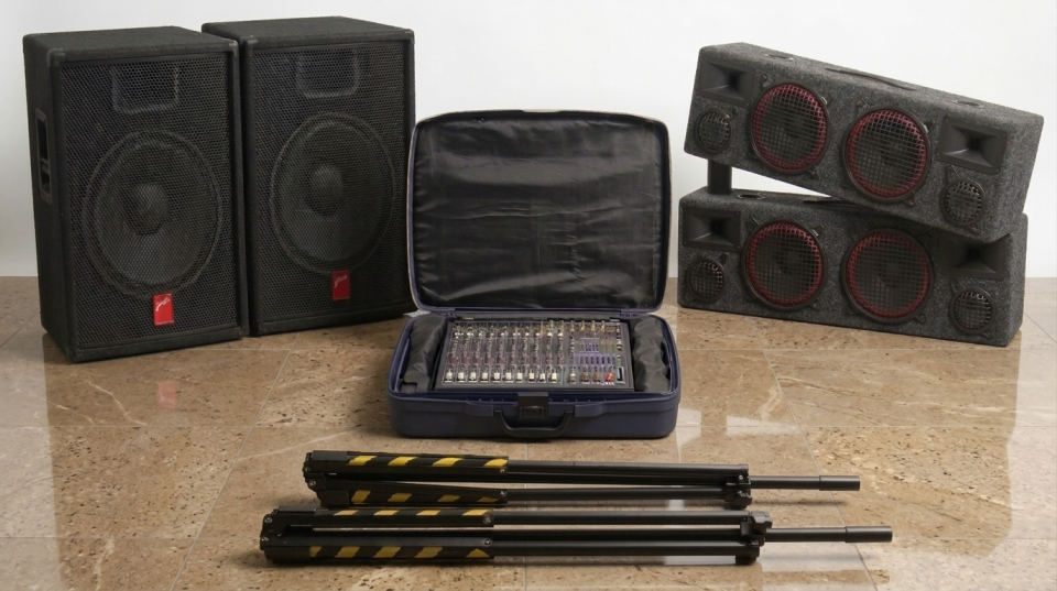 Equipo de Sonido - Sistema Completo de PA de segunda mano · Foto 1 de 7 · Cantabria · 940 €