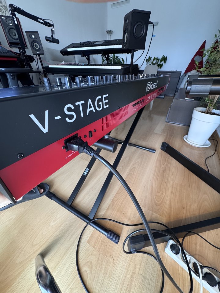 Roland V-Stage 88