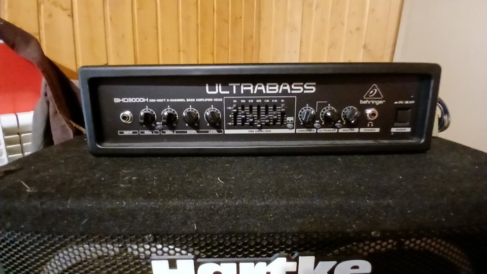 Cabezal Behringer UltraBass BXD3000H + pantalla HARTKE VX410