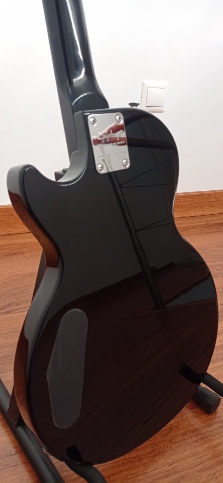 Guitarra eléctrica Epiphone Les Paul de segunda mano · Foto 7 de 8 · Cuenca · 130 €