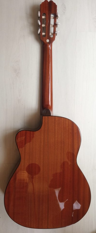 Guitarra clásica Admira Malaga ECF con cutaway de segunda mano · Foto 2 de 8 · Cantabria · 250 €