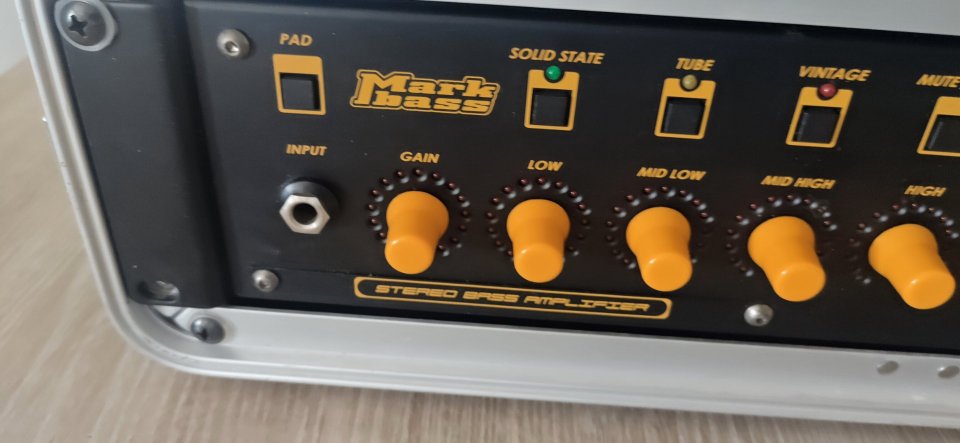 Markbass Multiamp S con maleta y pedal de cambio de presets de segunda mano · Foto 4 de 10 · Barcelona · 580 €