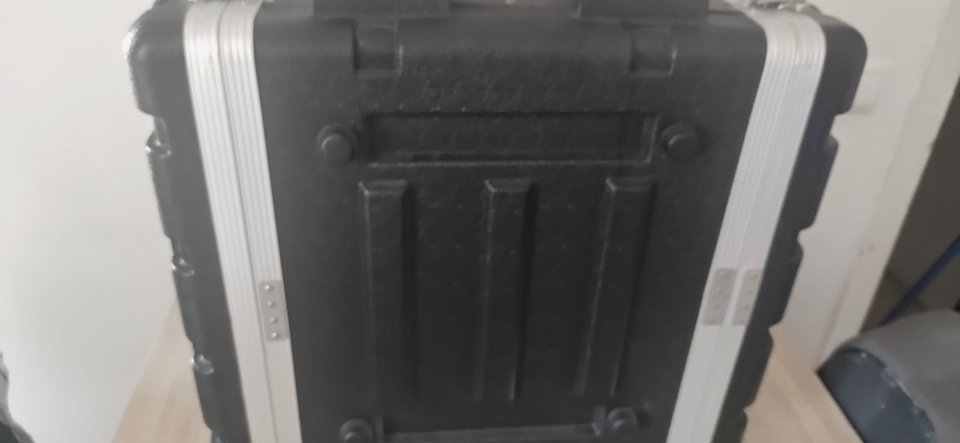 Markbass Multiamp S con maleta y pedal de cambio de presets de segunda mano · Foto 7 de 10 · Barcelona · 580 €