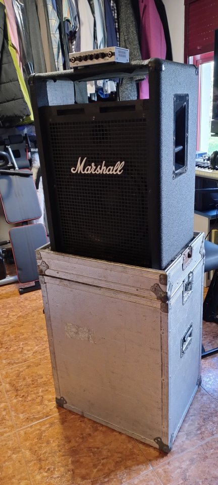 Bafle Marshall con altavoz Eminence+ampli Warwick+flight case/base ampli