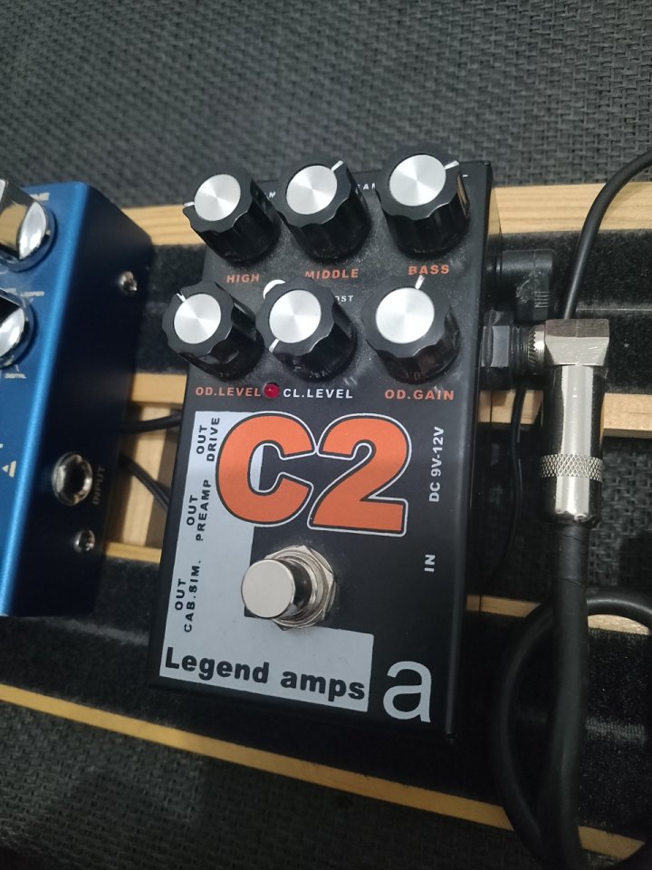 Amt C2 y baby bomb de mooer