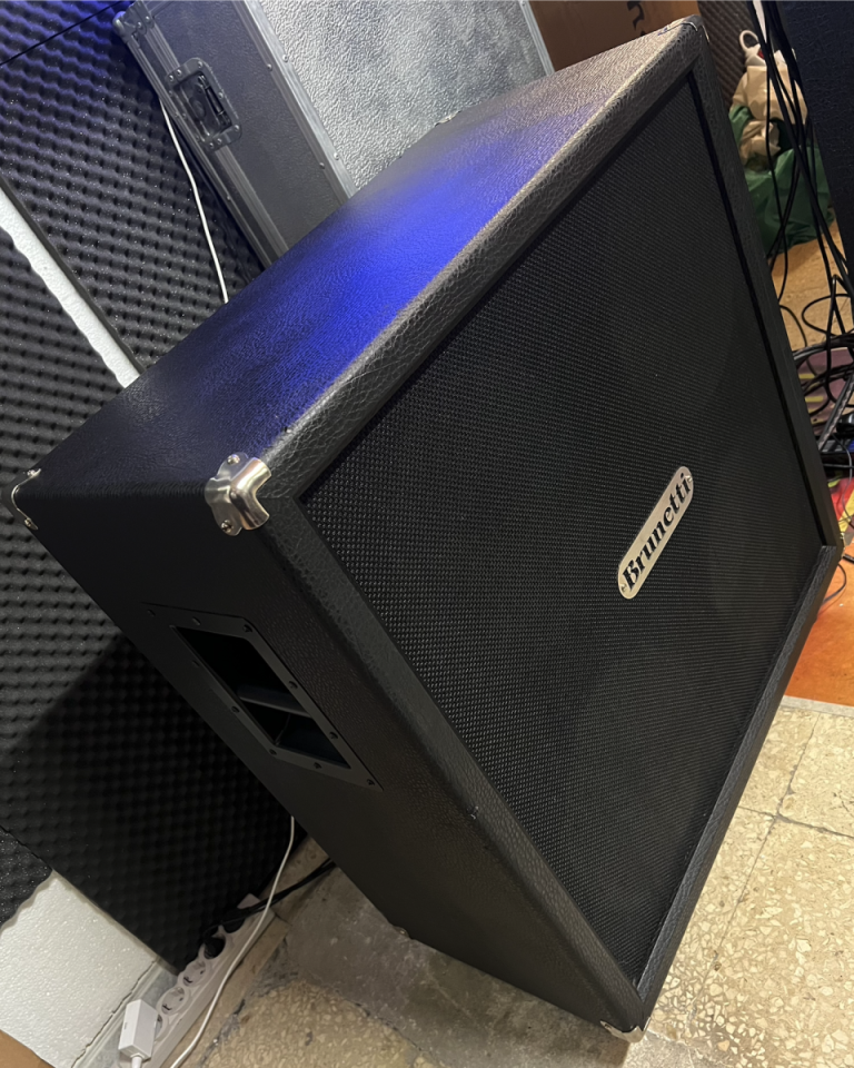 Brunetti XL Cab 4x12 V30 - Pantalla Boutique de segunda mano · Foto 2 de 10 · Málaga · 650 €