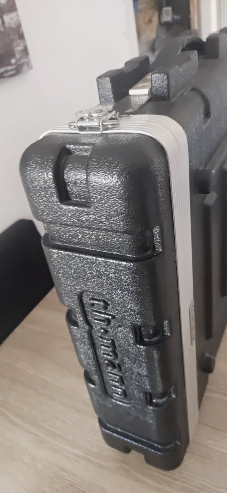 Markbass Multiamp S con maleta y pedal de cambio de presets de segunda mano · Foto 9 de 10 · Barcelona · 580 €