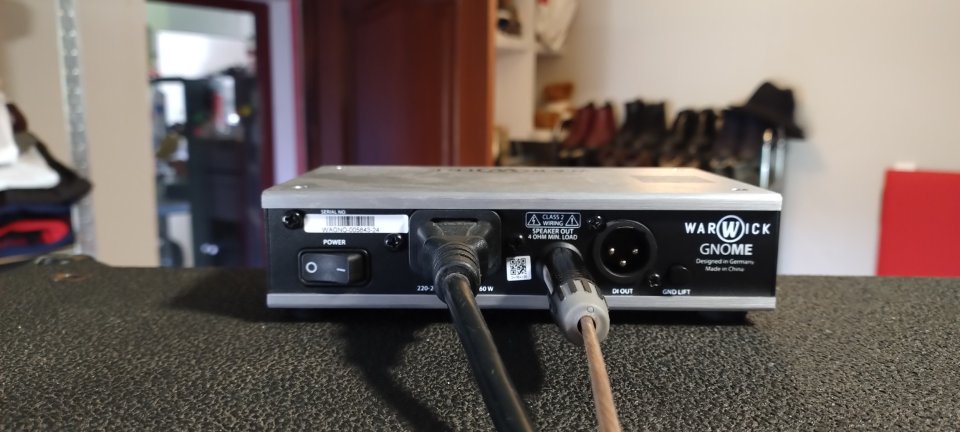 Bafle Marshall con altavoz Eminence+ampli Warwick+flight case/base ampli