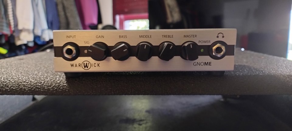 Bafle Marshall con altavoz Eminence+ampli Warwick+flight case/base ampli