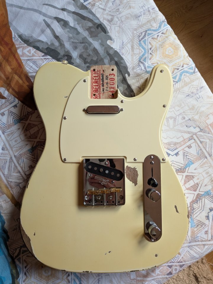 Kit cuerpo telecaster RebelRelic + pastilla boutique hepcat + electrónica de segunda mano · Foto 4 de 5 · Madrid · 450 €