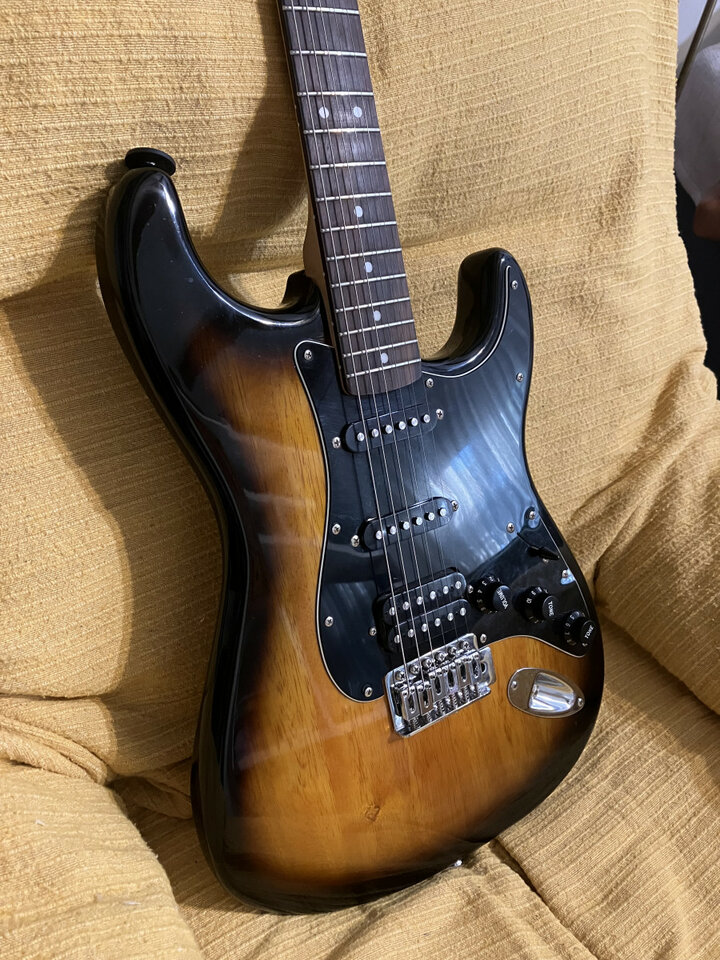 Squier Affinity Sunburst HSS