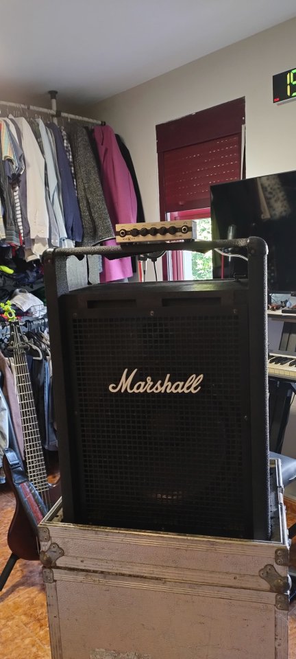 Bafle Marshall con altavoz Eminence+ampli Warwick+flight case/base ampli