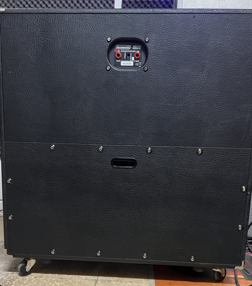 Brunetti XL Cab 4x12 V30 - Pantalla Boutique de segunda mano · Foto 8 de 10 · Málaga · 650 €