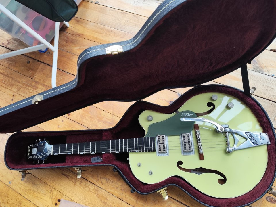 Guitarra Gretsch G6118T Anniversary (Made in Japan) - Smoke Green de segunda mano · Foto 2 de 5 · A Coruña · 1700 €