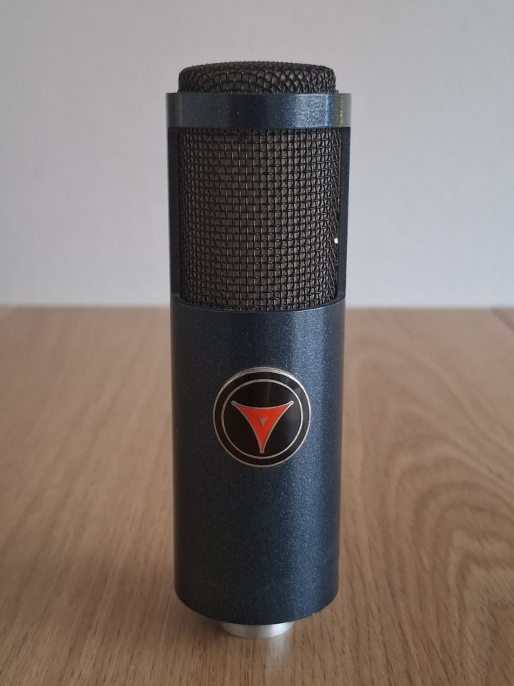 Crowley&Tripp Naked Eye, micro de cinta