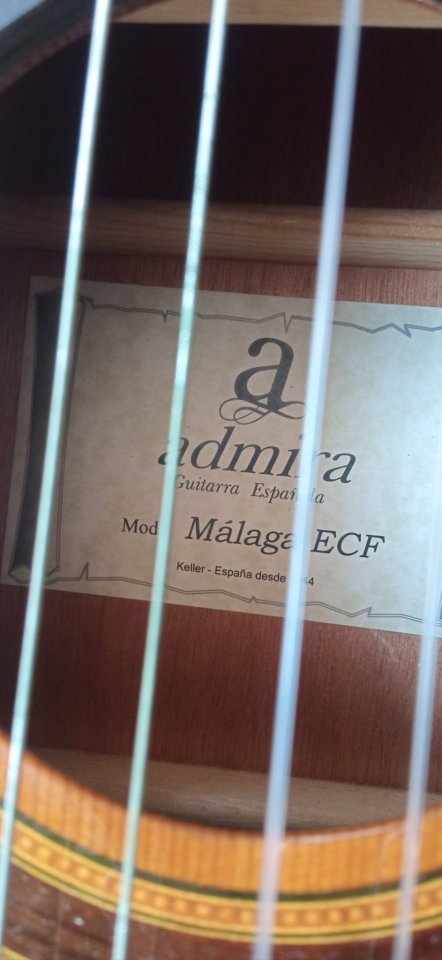 Guitarra clásica Admira Malaga ECF con cutaway de segunda mano · Foto 3 de 8 · Cantabria · 250 €