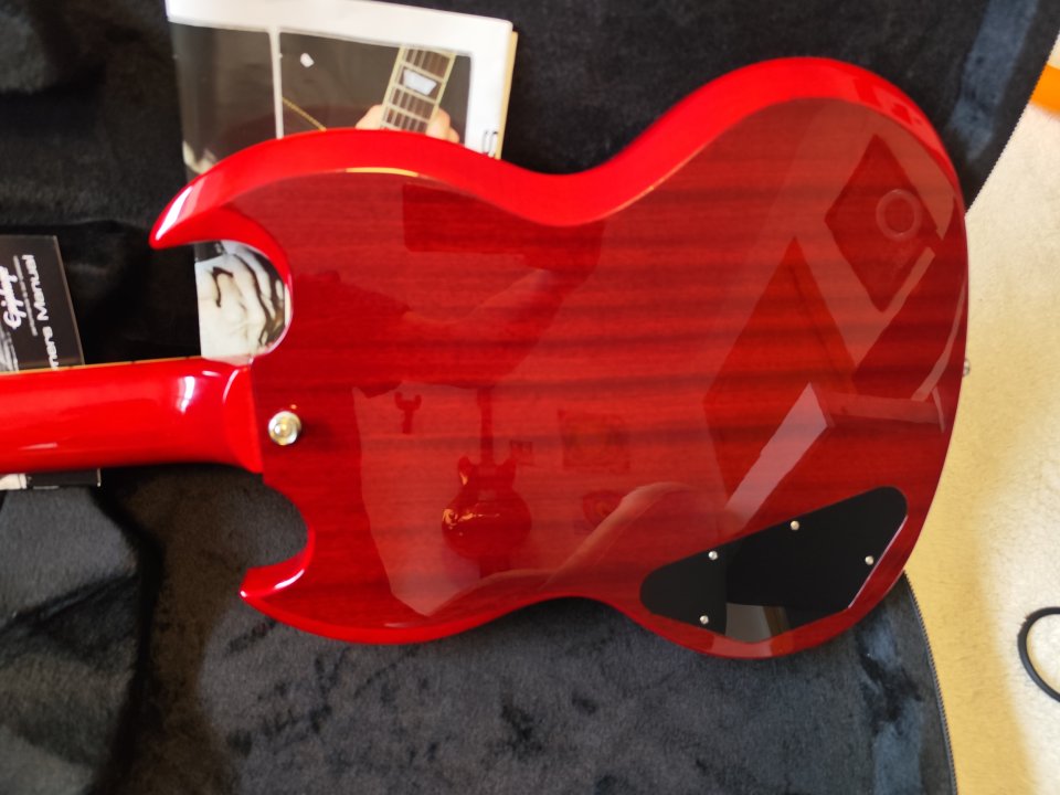 Epiphone SG Standard '61 Cherry IG + Harley Benton LightCase-DC-El-Guitar de segunda mano · Foto 5 de 8 · A Coruña · 420 €