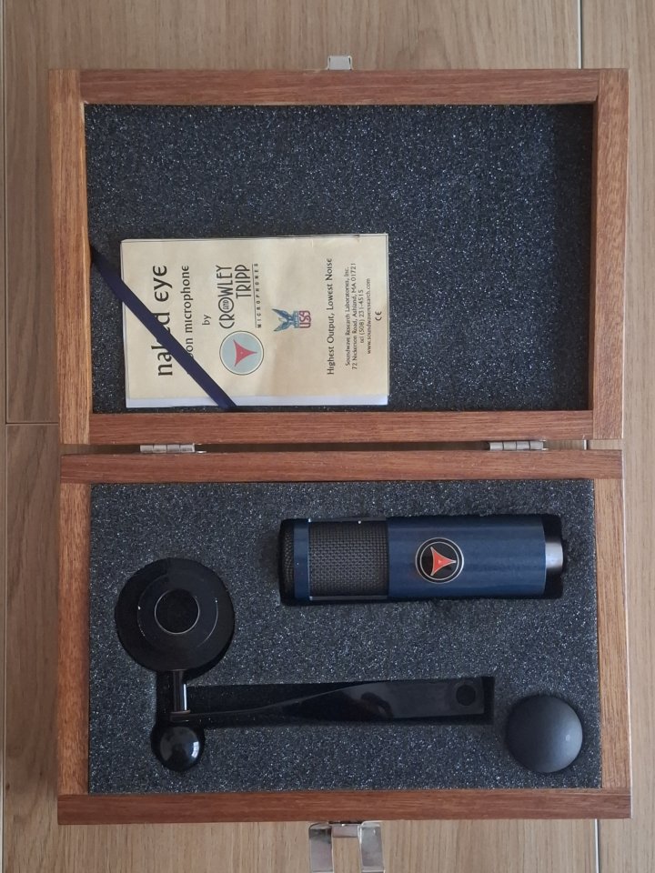 Crowley&Tripp Naked Eye, micro de cinta