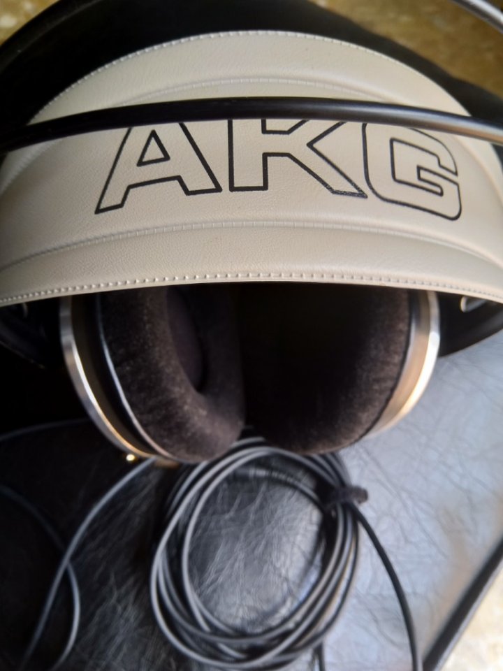 AKG K 272 HD