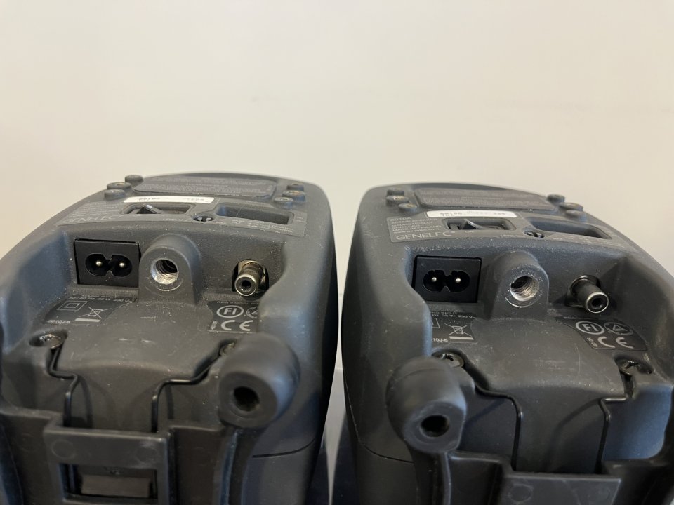 2 Monitores Genelec 6010 A de segunda mano · Foto 5 de 7 · Madrid · 285 €