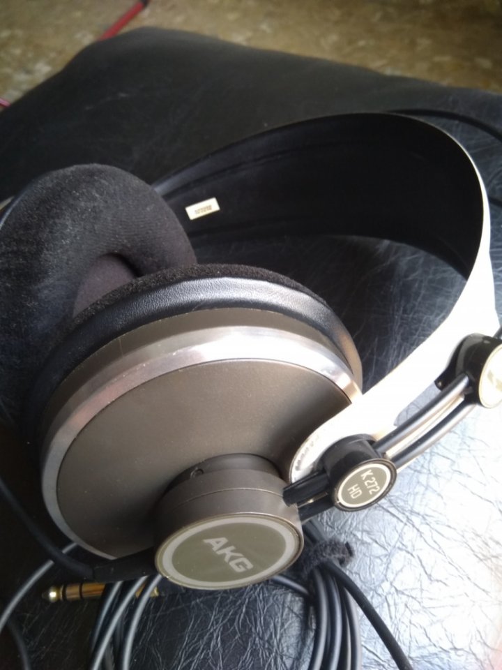 AKG K 272 HD