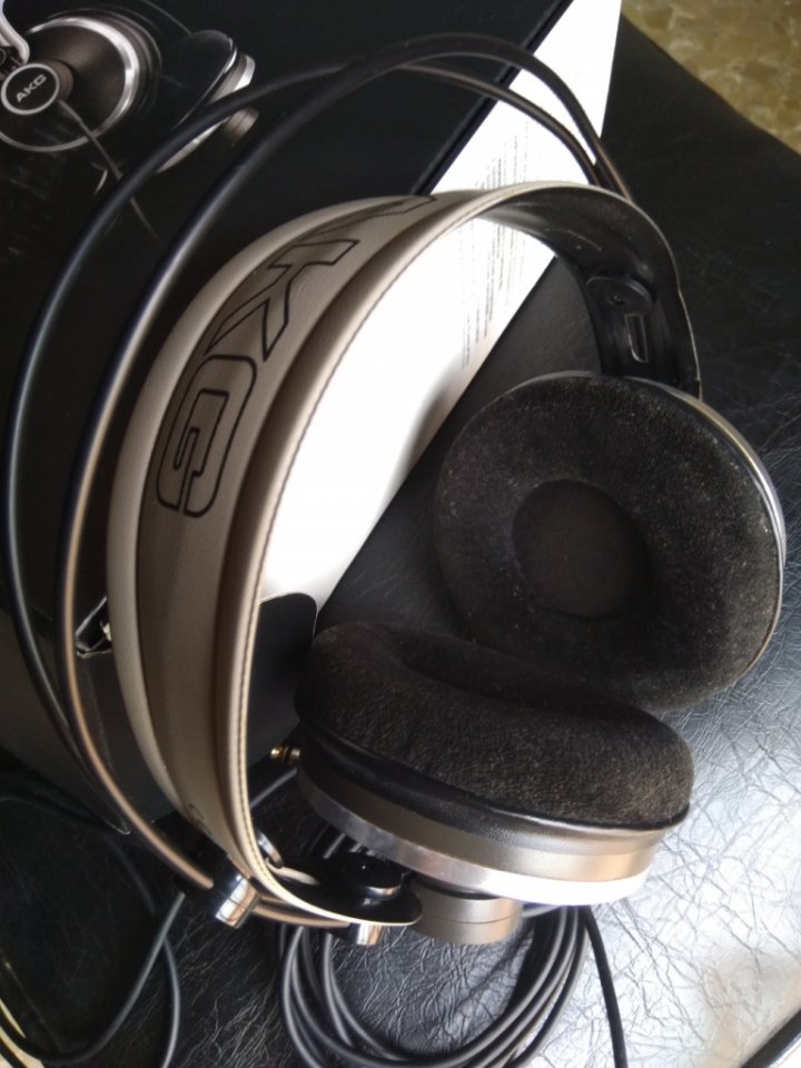 AKG K 272 HD