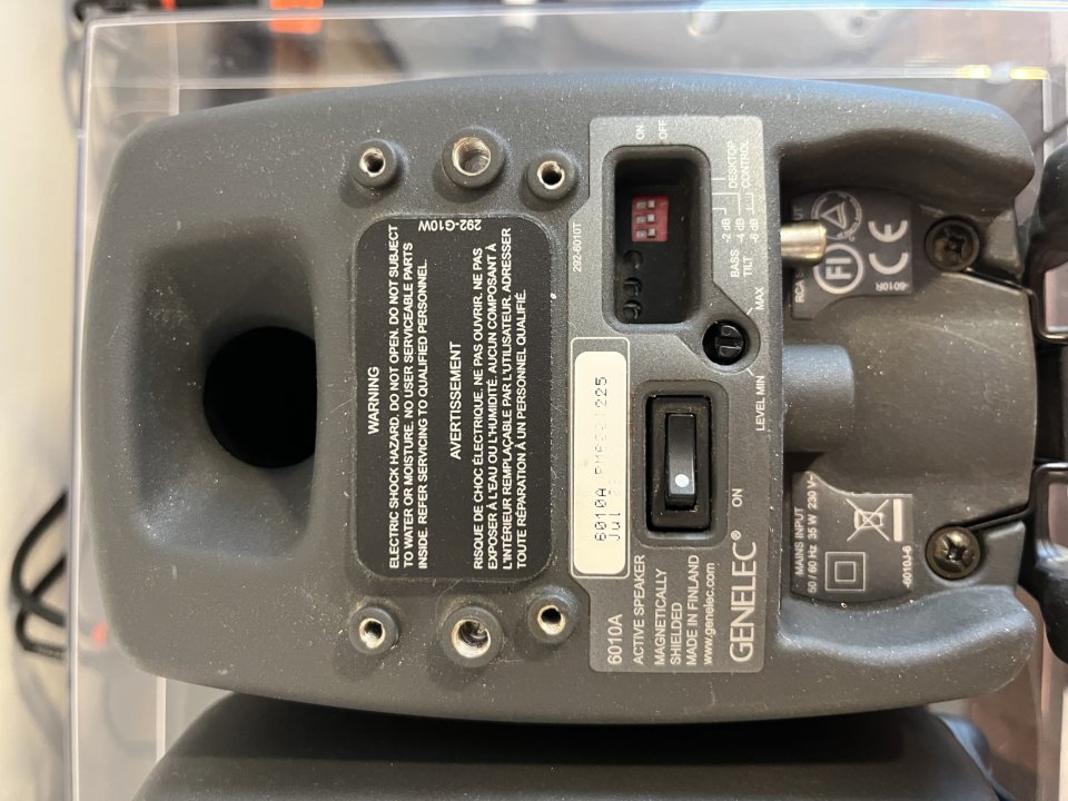 2 Monitores Genelec 6010 A de segunda mano · Foto 7 de 7 · Madrid · 285 €