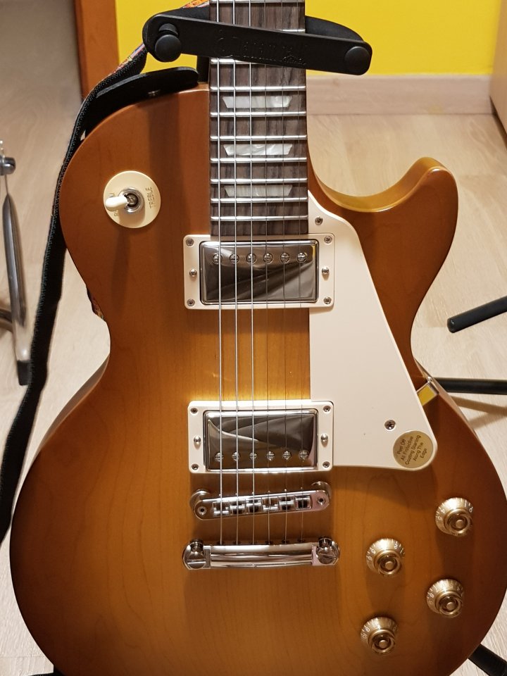 Se ofrece Guitarrista Hard.Rock