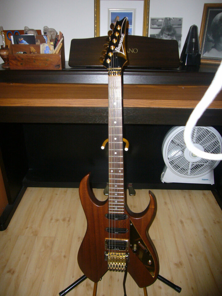Ibanez RBM400 OL modelo Reb Beach