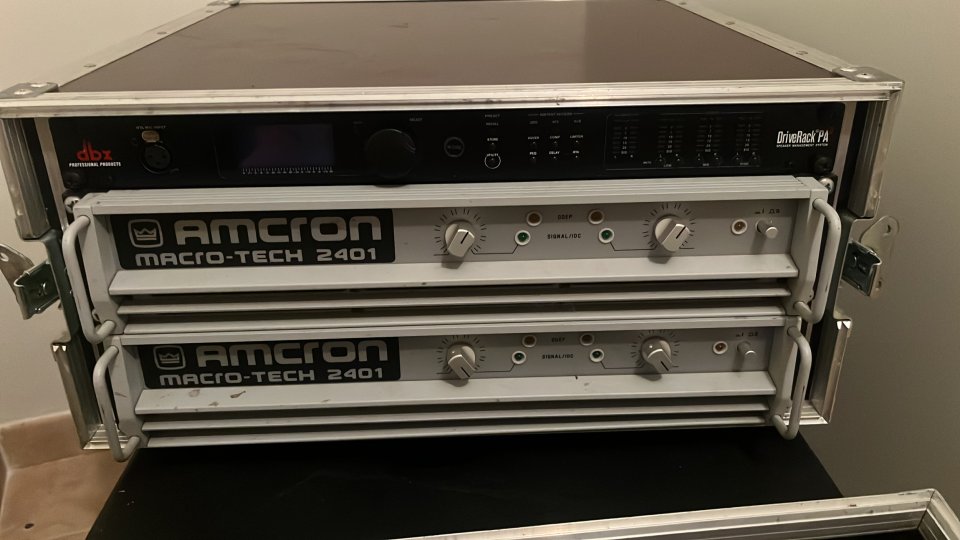 Equipo sonido Beyma/Musicson/Amcrom Macrotech 2400 // 3000w RMS// de segunda mano · Foto 1 de 10 · Valencia · 3200 €