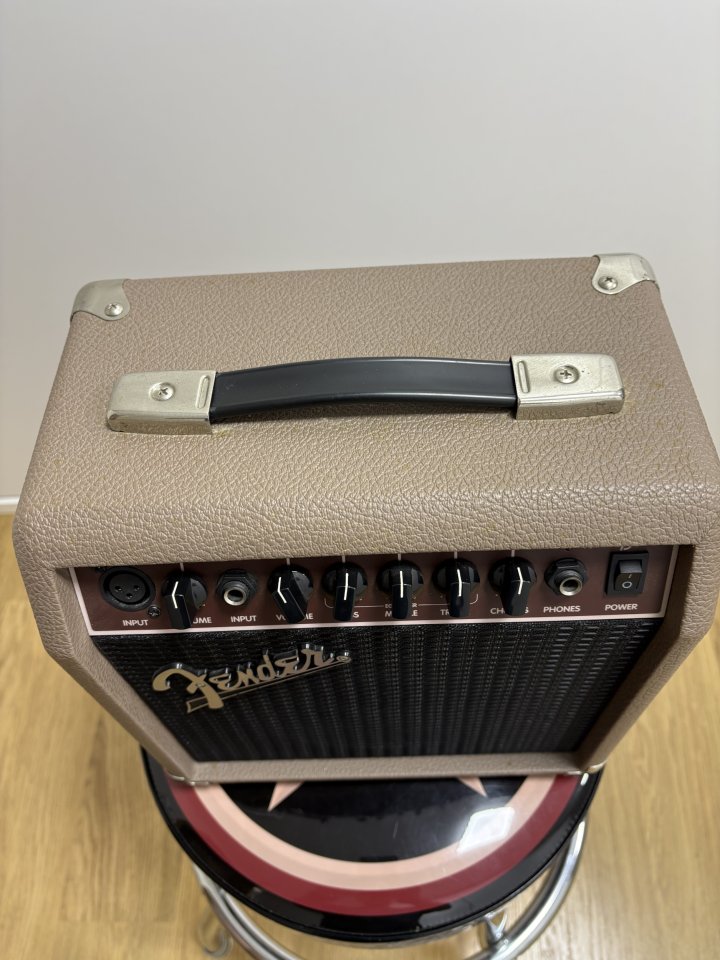 Fender Acoustasonic 15 de segunda mano · Foto 2 de 5 · Bizkaia · 80 €