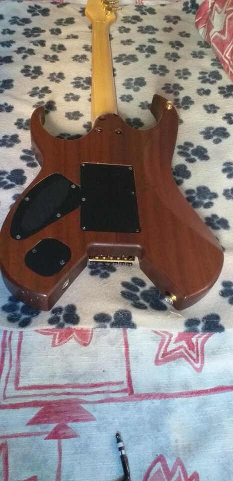 Ibanez RBM400 OL modelo Reb Beach