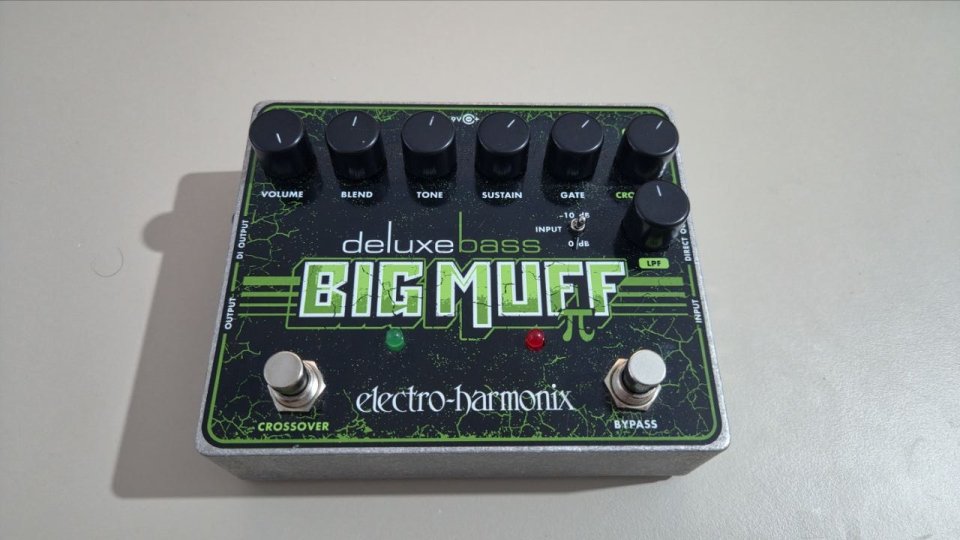 Electro-Harmonix Deluxe Bass Big Muff Pi de segunda mano · Foto 1 de 3 · Badajoz · 100 €
