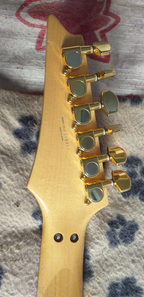 Ibanez RBM400 OL modelo Reb Beach