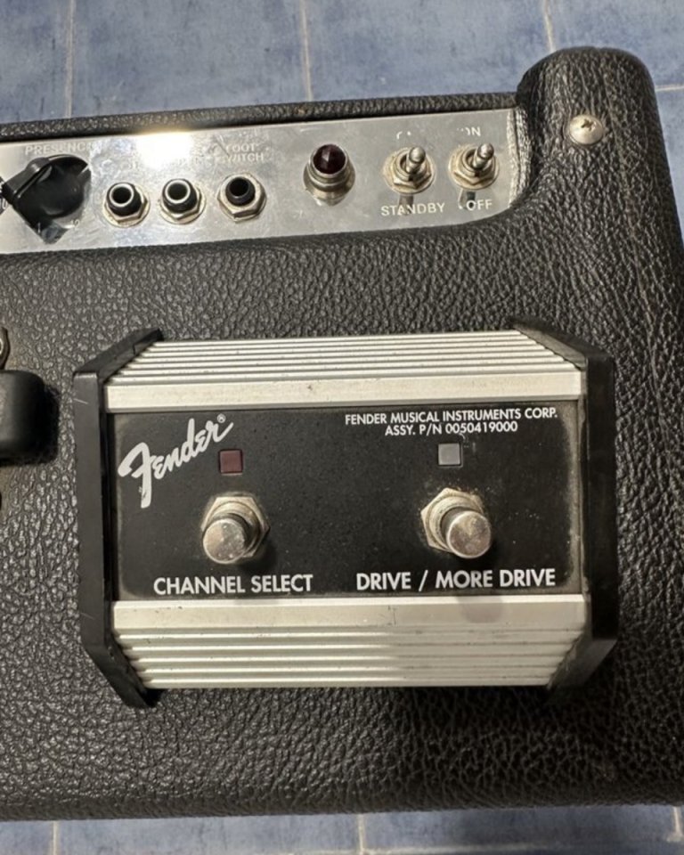 FENDER Hot Rod Deville 410 de 1996 de segunda mano · Foto 4 de 4 · Madrid · 550 €
