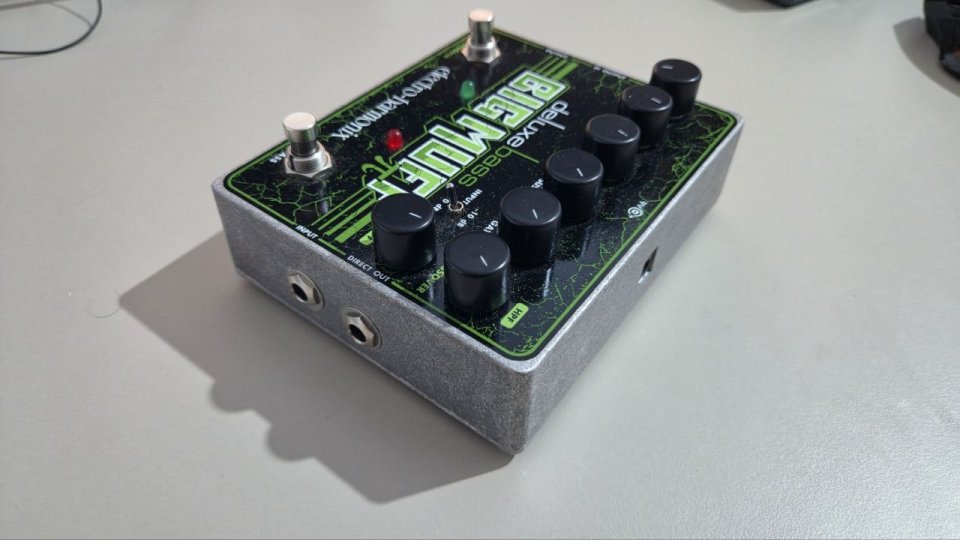 Electro-Harmonix Deluxe Bass Big Muff Pi de segunda mano · Foto 2 de 3 · Badajoz · 100 €