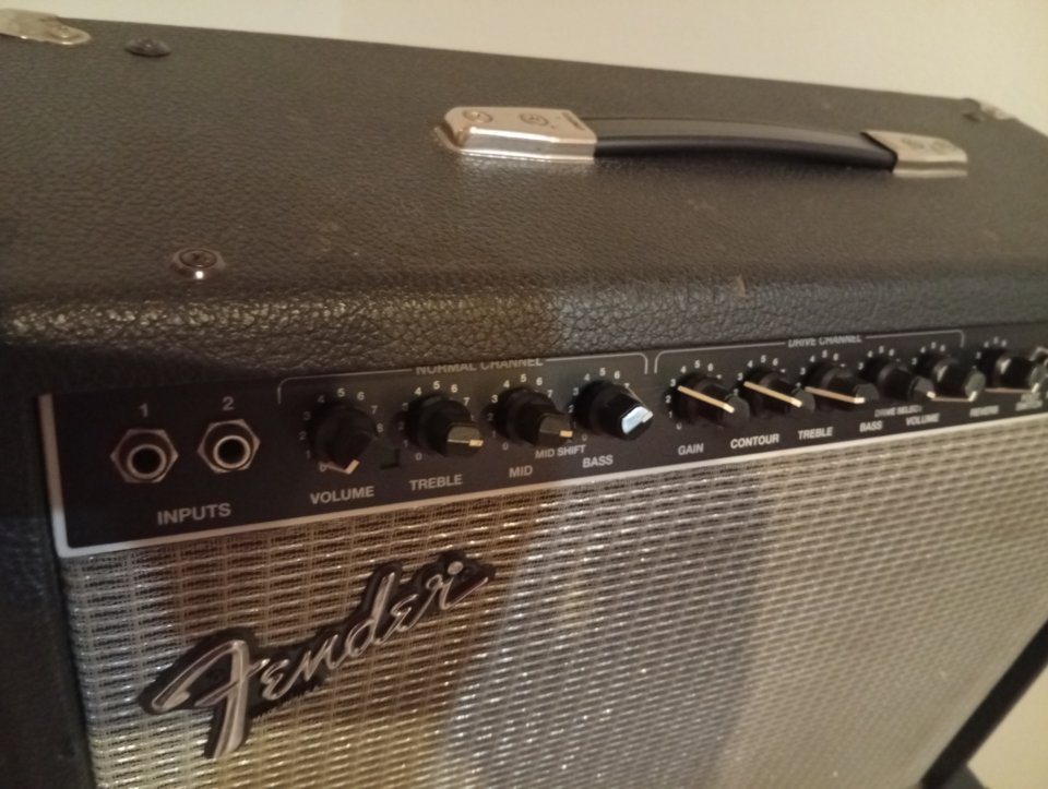 Fender Stage 112 de segunda mano · Foto 2 de 6 · Valencia · 150 €