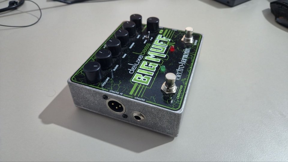 Electro-Harmonix Deluxe Bass Big Muff Pi de segunda mano · Foto 3 de 3 · Badajoz · 100 €