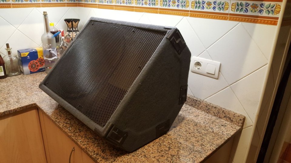Equipo sonido Beyma/Musicson/Amcrom Macrotech 2400 // 3000w RMS// de segunda mano · Foto 6 de 10 · Valencia · 3200 €
