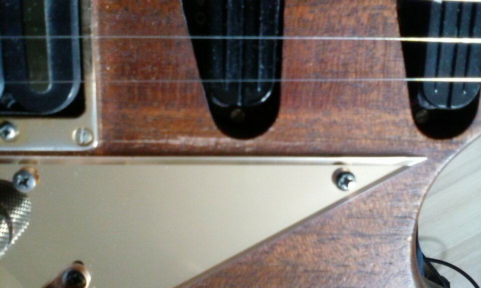 Ibanez RBM400 OL modelo Reb Beach