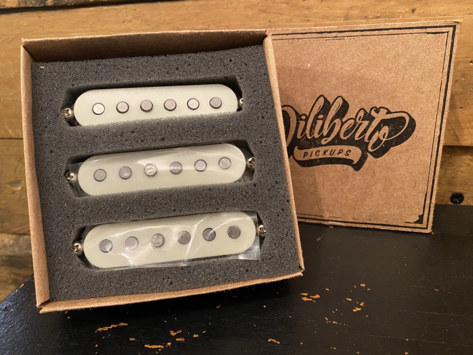 Set Stratocaster john mayer de segunda mano · Foto 1 de 3 · Barcelona · 200 €