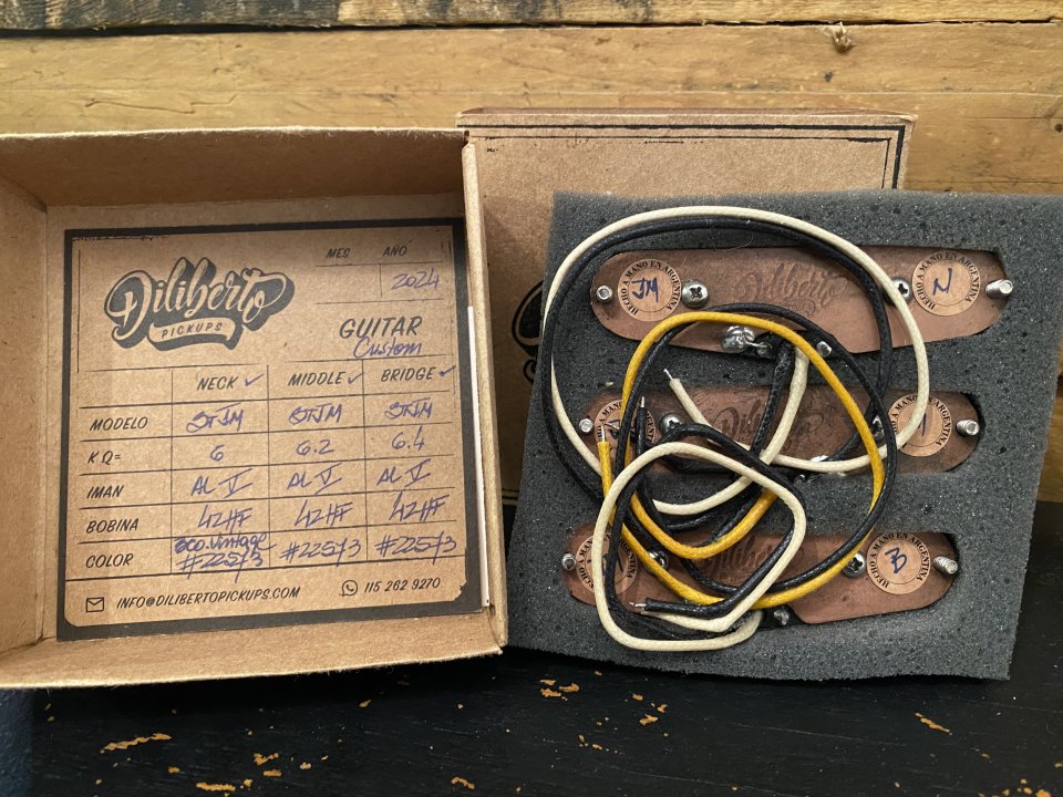 Set Stratocaster john mayer de segunda mano · Foto 2 de 3 · Barcelona · 200 €