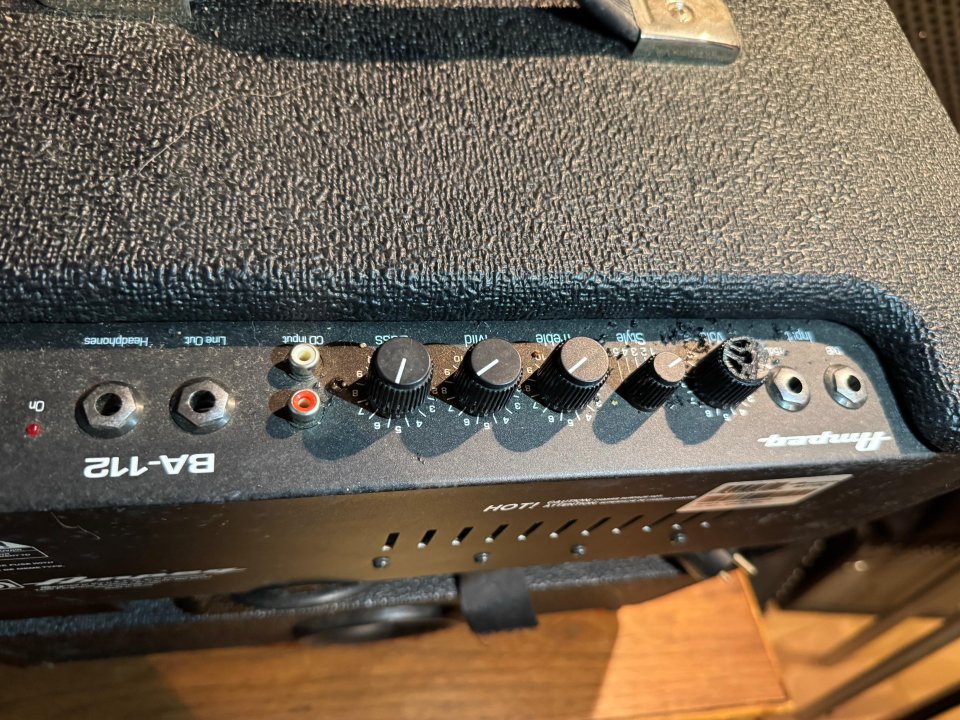 Amplificador de Bajo AMPEG 112 U