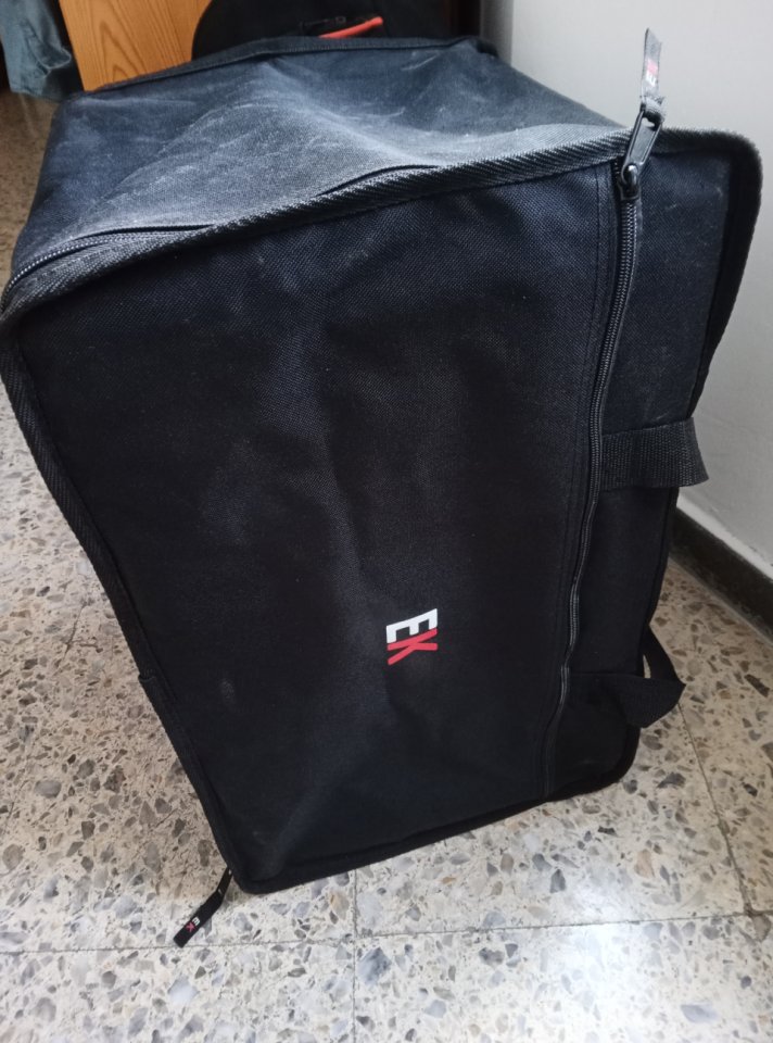 Cajón flamenco de segunda mano · Foto 4 de 4 · Salamanca · 50 €