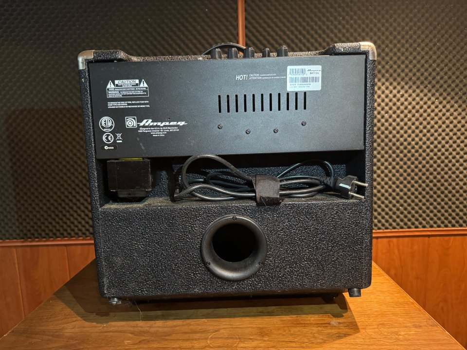 Amplificador de Bajo AMPEG 112 U