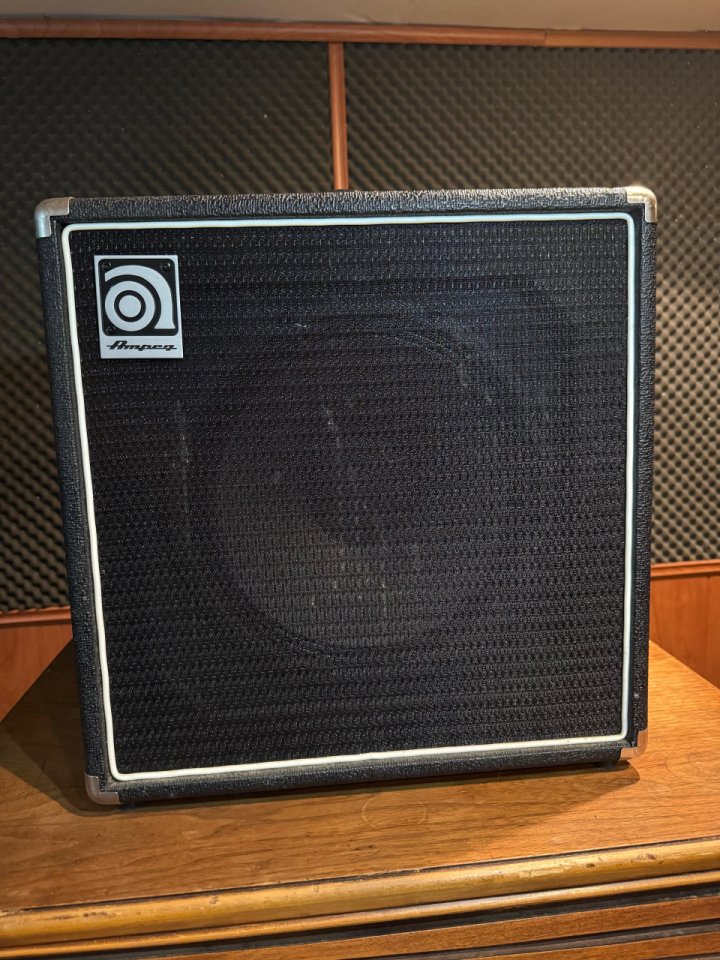 Amplificador de Bajo AMPEG 112 U