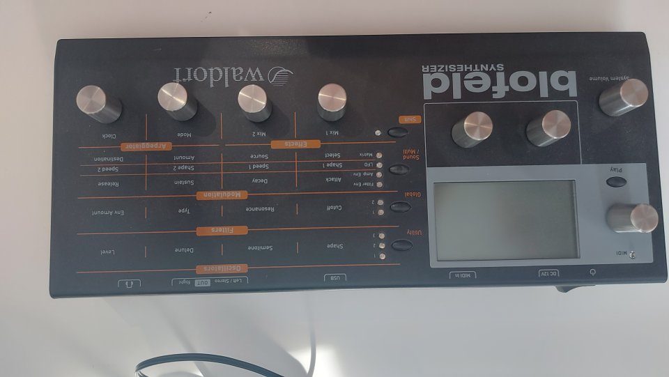 Waldorf blofeld desktop de segunda mano · Foto 1 de 3 · Gipuzkoa · 280 €