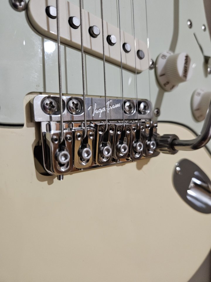CHOLLO Fender Vintera ii 60s strat vegatrem ultra y dimarzio de segunda mano · Foto 2 de 8 · La Rioja · 600 €