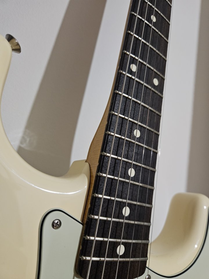 CHOLLO Fender Vintera ii 60s strat vegatrem ultra y dimarzio de segunda mano · Foto 3 de 8 · La Rioja · 600 €