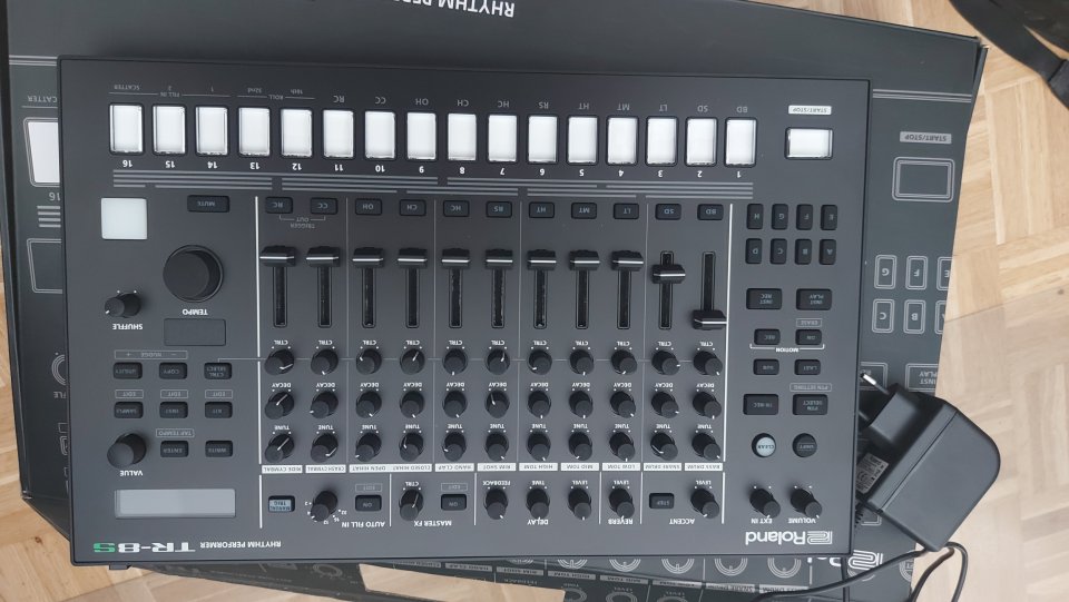 Roland TR-8S de segunda mano · Foto 1 de 5 · Gipuzkoa · 500 €